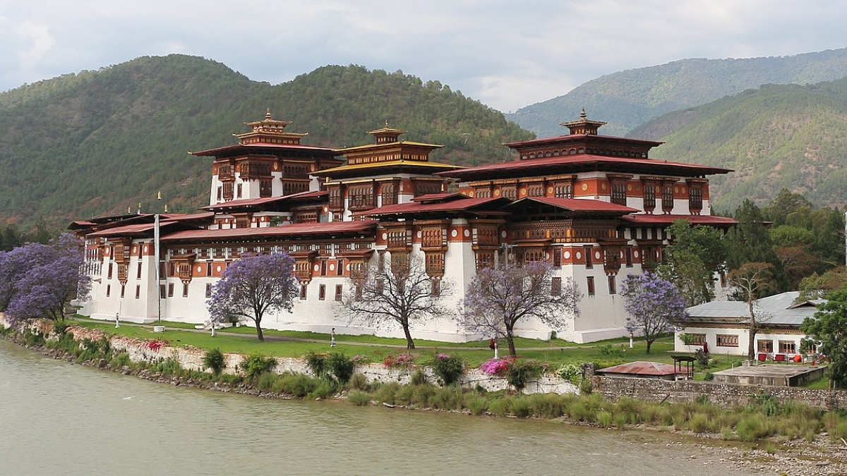 Pháo đài Punakha nằm giữa hai con sông nổi tiếng Pho Chu và Mo Chu, được xây dựng từ thế kỷ 17 nơi ở của hoàng gia Bhutan cho đến giữa thế kỷ 20.