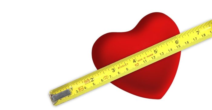 Sự xa cách đối với tình yêu cũng như gió đối với lửa. Nó thổi tắt ngọn lửa nhỏ, nhưng thổi bùng ngọn lửa lớn