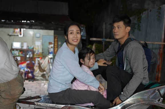 "Đua xe" trên xích lô cùng bố mẹ