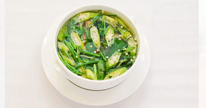 Cách nấu canh chua đậu bắp thanh mát cho ngày hè