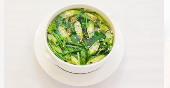 Cách nấu canh chua đậu bắp thanh mát cho ngày hè