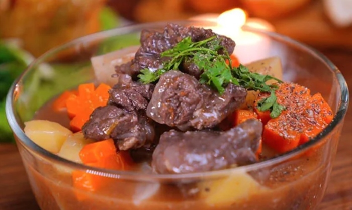 Cách nấu đuôi bò sốt vang thơm ngon như quán