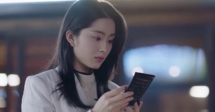 Khi biết chồng có quỹ đen nhiều bà vợ sẽ rất lo lắng và giận dữ. Nhưng hcij em hãy bình tĩnh vì không phải lúc nào mục đích của việc có quỹ đen cũng là xấu. hãy tìm hiểu và lắng nghe chồng nói nhé