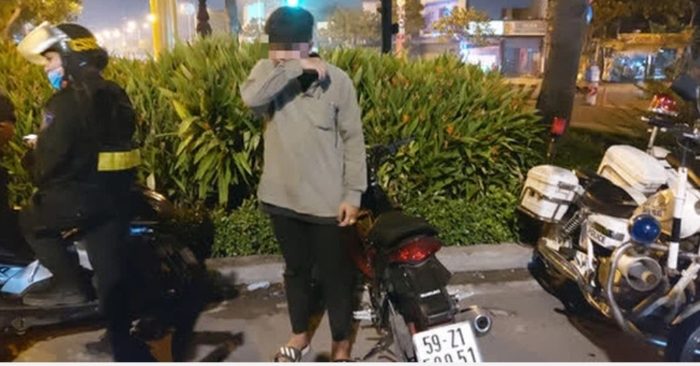 Hai đối tượng bị Đội CSGT Nam Sài Gòn "tóm gọn"