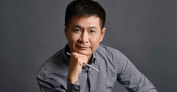 Lê Hoàng (sinh ngày 20 tháng 1 năm 1956 tại Hà Nội) là một đạo diễn điện ảnh của Việt Nam. Anh được biết đến từ thập niên 1990 trong vai trò đạo diễn của những bộ phim mang tính nghệ thuật nghiêm túc như Lưỡi dao hay Ai xuôi vạn lý, nhưng chỉ trở nên thật sự nổi tiếng với bộ phim Gái nhảy, một bộ phim giải trí thuần túy. Anh cũng tham gia viết bài cho một số báo như Tuổi trẻ Cười, Thể thao & Văn hóa... Các bài viết của anh thường ký bút danh theo tên vợ là Lê Thị Liên hoan và viết theo phong cách phỏng vấn giả tưởng hoặc châm biếm.