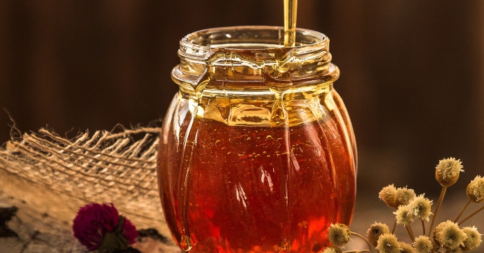 . Mật ong là phần chất ngọt do ong mật góp nhặt từ các bông hoa. Đây là thực phẩm được xếp vào loại chất làm ngọt tự nhiên; có chứa nhiều chất chống oxy hóa và có đặc tính kháng khuẩn có lợi cho sức khỏe
