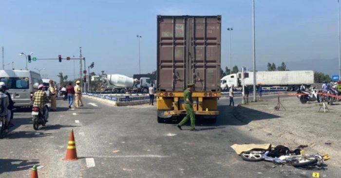 Người phụ nữ tử vong thương tâm dưới gầm container khi đi khám bệnh
