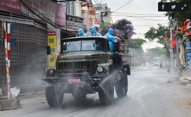 xe phun khử khuẩn ở xã Tô Hiệu, huyện Thường Tín, sáng 8/5