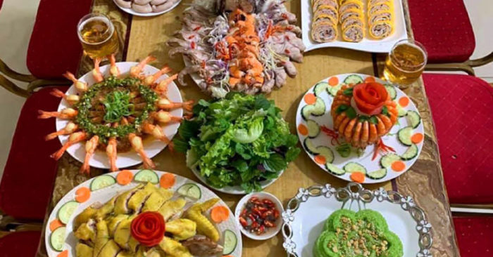 Mâm cơm Việt của chàng trai 10 năm ở châu Phi khiến nhiều người thán phục