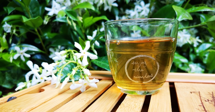 Trà xanh có rất nhiều công dụng tuyệt vời đối với sức khỏe, như: ngừa ung thư, ngăn ngừa đột quỵ, giúp giảm cân, làm đẹp da… Mặc dù có nhiều lợi ích đối với sức khỏe, nhưng trong một số trường hợp cần hạn chế hoặc không nên sử dụng trà xanh