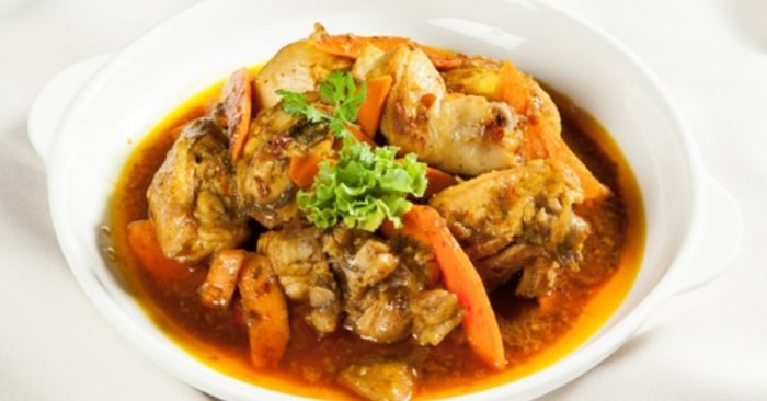 Gà kho nghệ