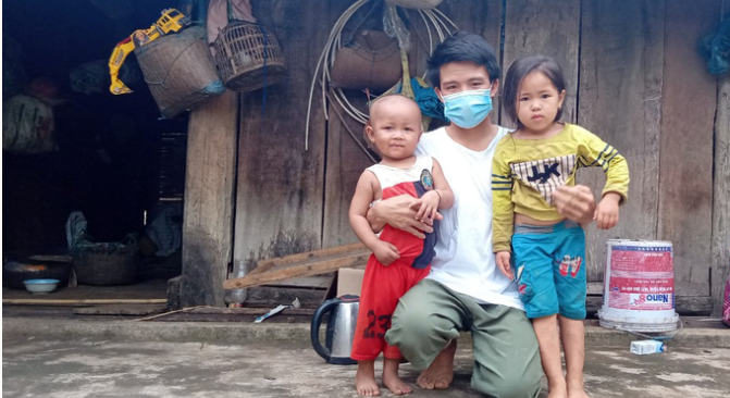 Ngày về nhà của cậu bé 3 tuổi bị ung thư