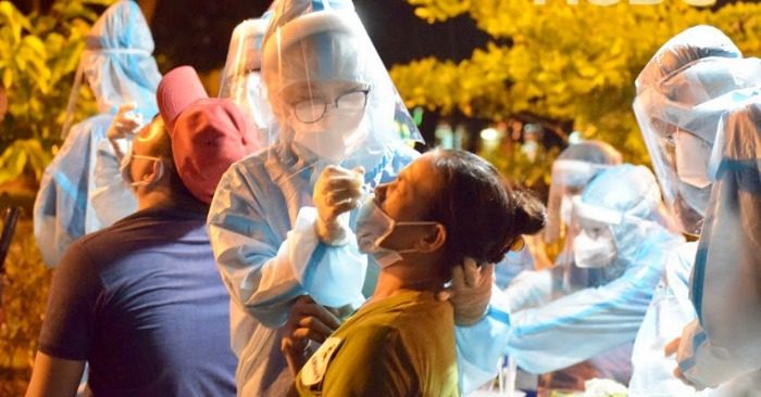 Lấy mẫu xét nghiệm mở rộng tại quận Bình Tân