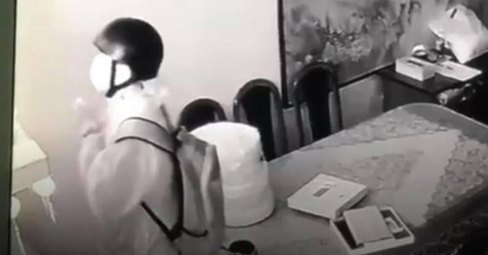 Clip: Tên trộm vào nhà nghệ sĩ Ngọc Huyền, lạy Phật trước khi lấy đồ