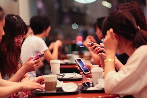 Sa đà với mạng xã hội có hại cho tinh thần và thể chất