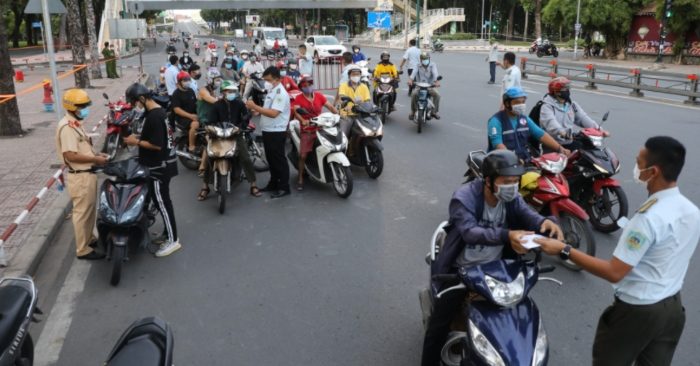 TP. HCM: Nhiều người bị phạt 1-3 triệu đồng vì ra đường tập thể dục