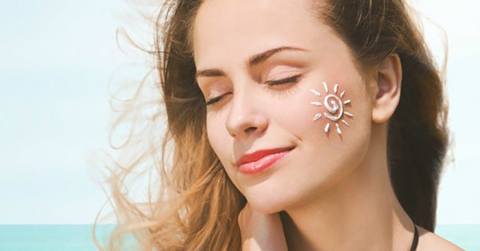 4 sai lầm khi dùng kem chống nắng khiến da sạm đen, nổi mụn dù đầu tư tiền triệu